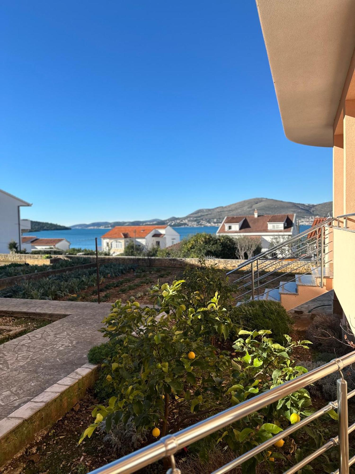 Apartments Zlatka Трогир Экстерьер фото
