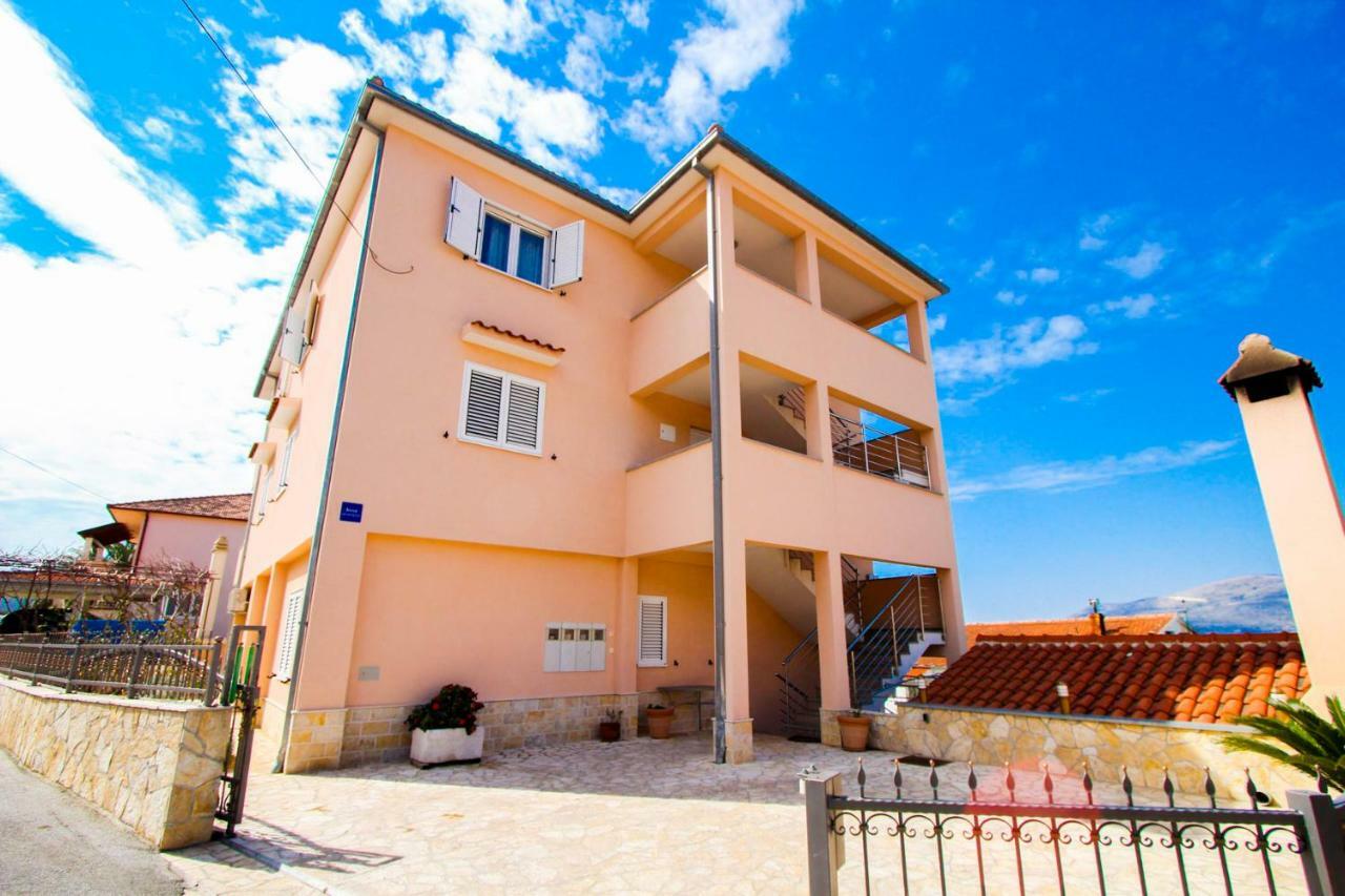 Apartments Zlatka Трогир Экстерьер фото