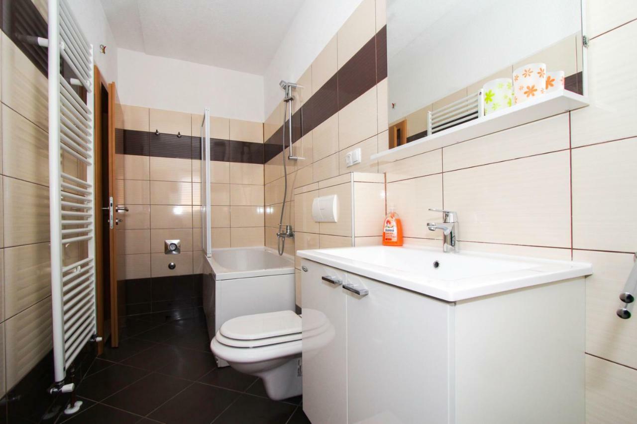 Apartments Zlatka Трогир Экстерьер фото